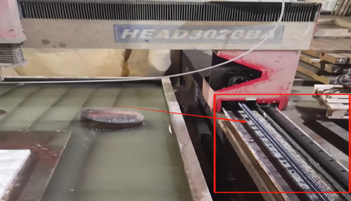 The-screw-guide-rail-is-disassembled-and-folded-for-cleaning-every-month